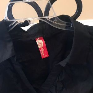 Short sleeve blouse.